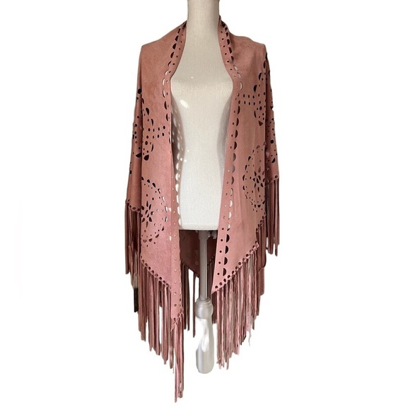 HIPSTER ROW WOMENS BLUSH COLORED SHAWL WITH CUTOUTS AND FRINGE ONE SIZE - Picture 1 of 7